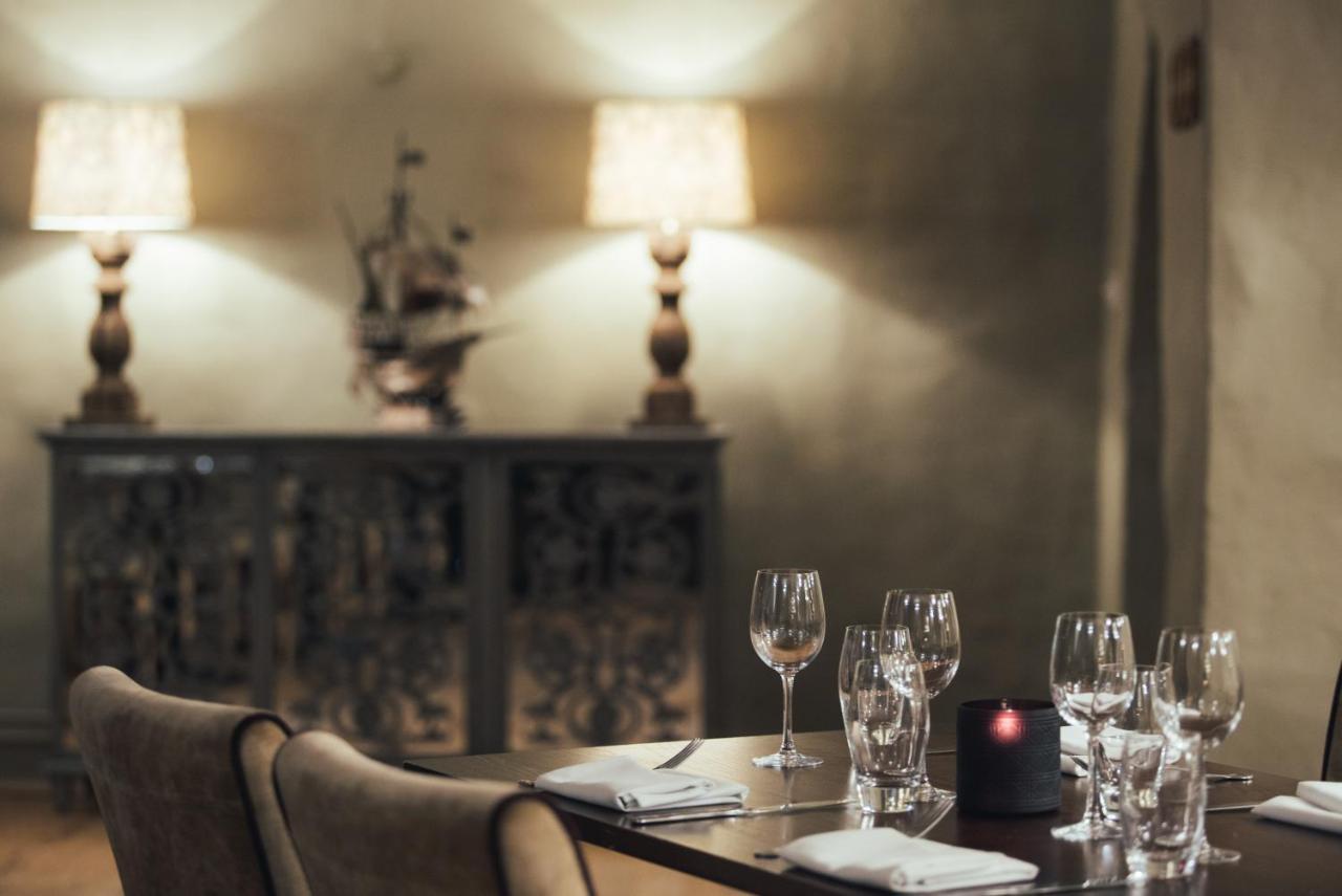 Boringdon Hall Hotel And Spa Plymouth Exterior foto Wine tasting at Château de Pommard