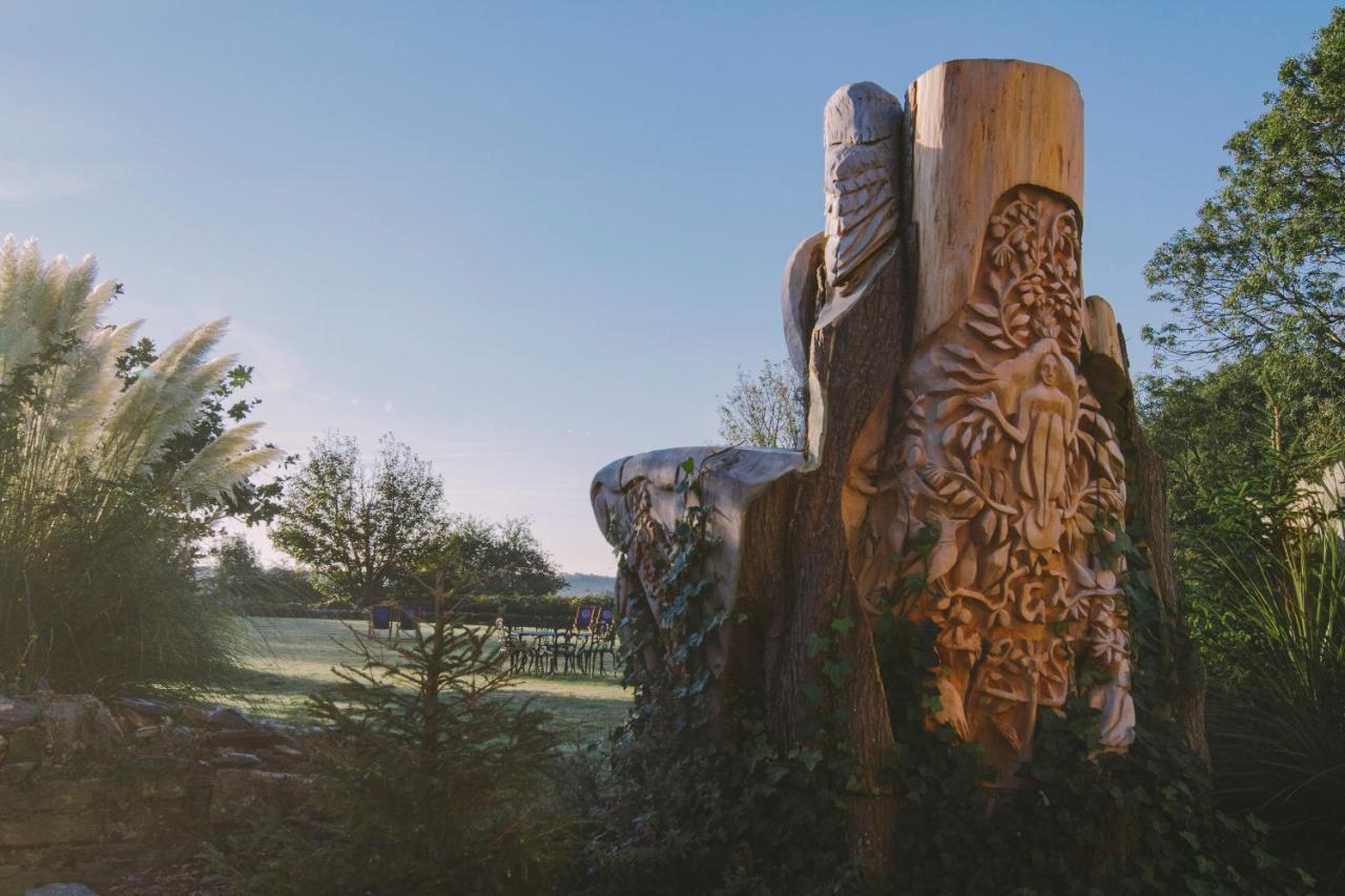 Boringdon Hall Hotel And Spa Plymouth Exterior foto The sculpture of the "Three Graces"