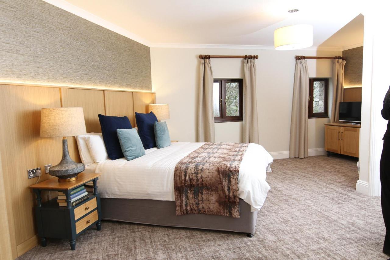 Boringdon Hall Hotel And Spa Plymouth Exterior foto A bedroom at the hotel