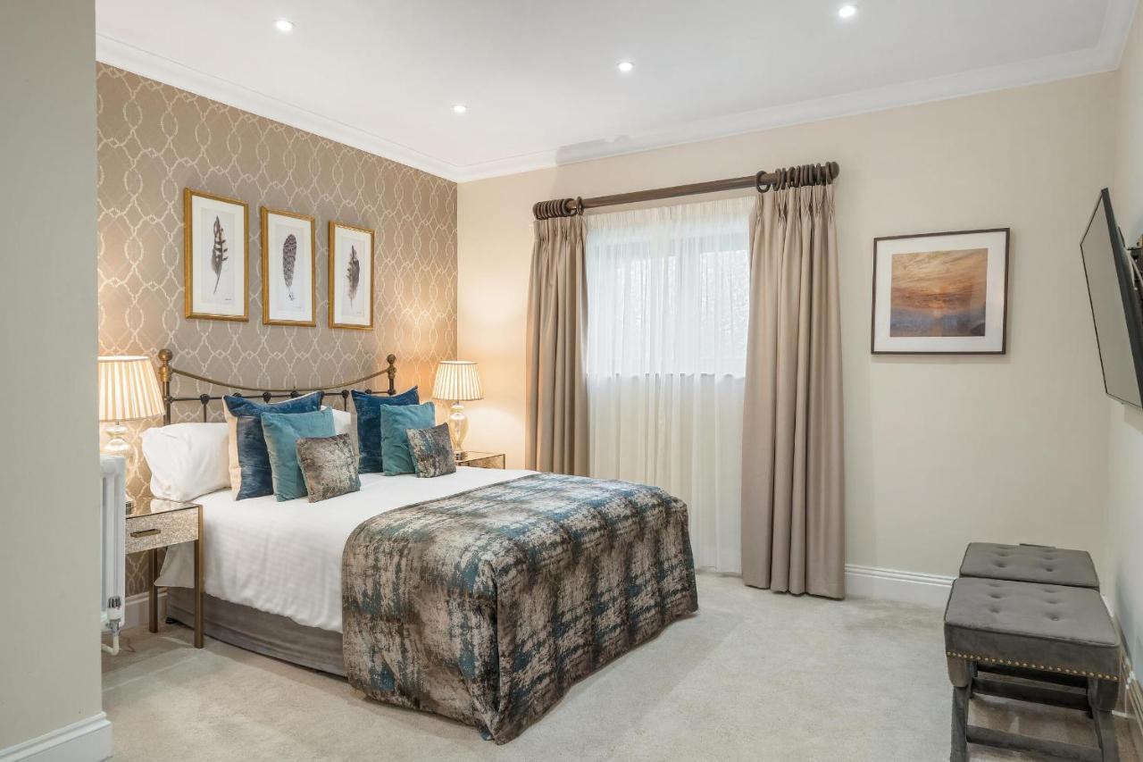 Boringdon Hall Hotel And Spa Plymouth Exterior foto A bedroom at The Old Bank Hotel