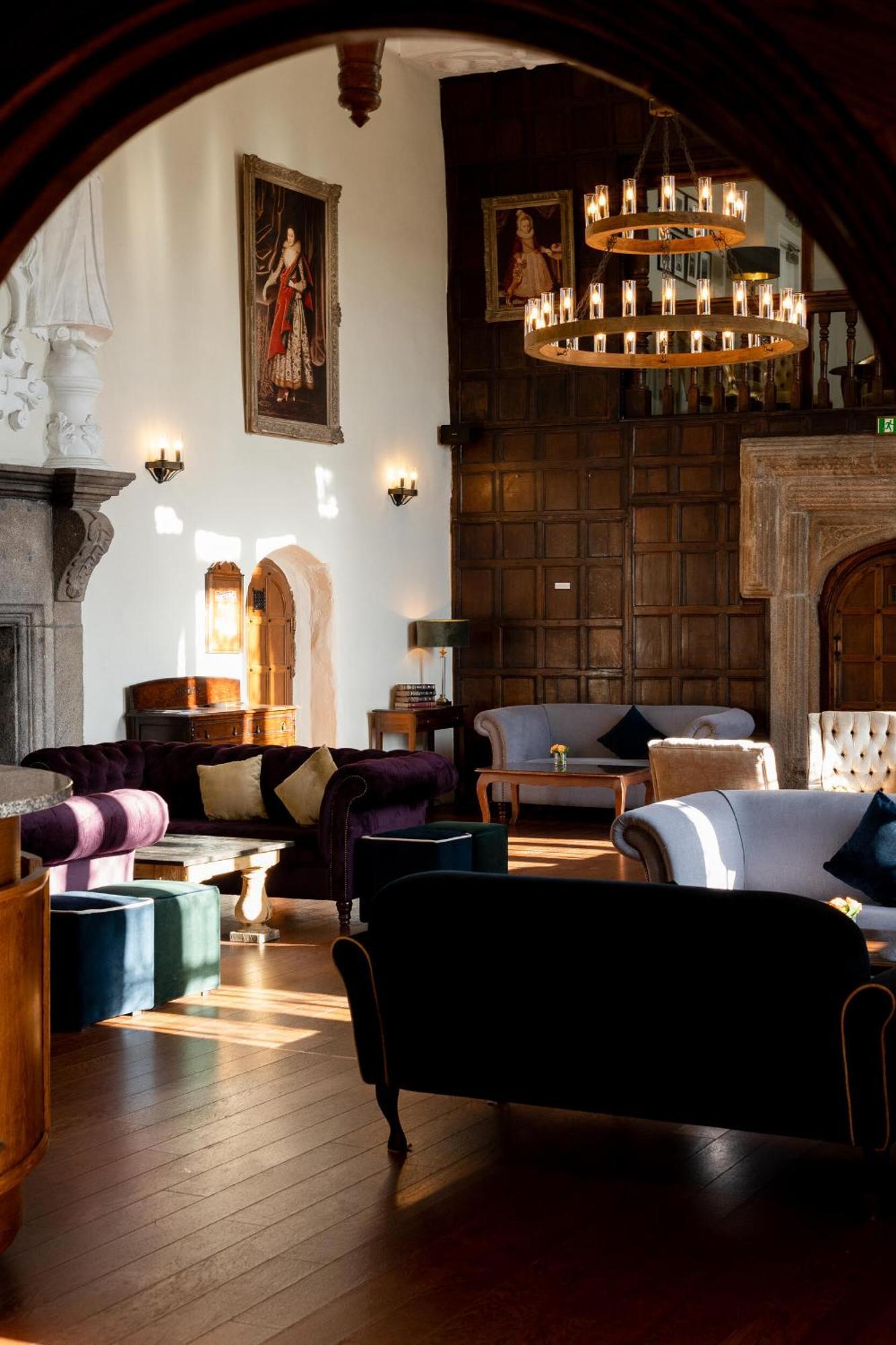 Boringdon Hall Hotel And Spa Plymouth Exterior foto The interior of the main house