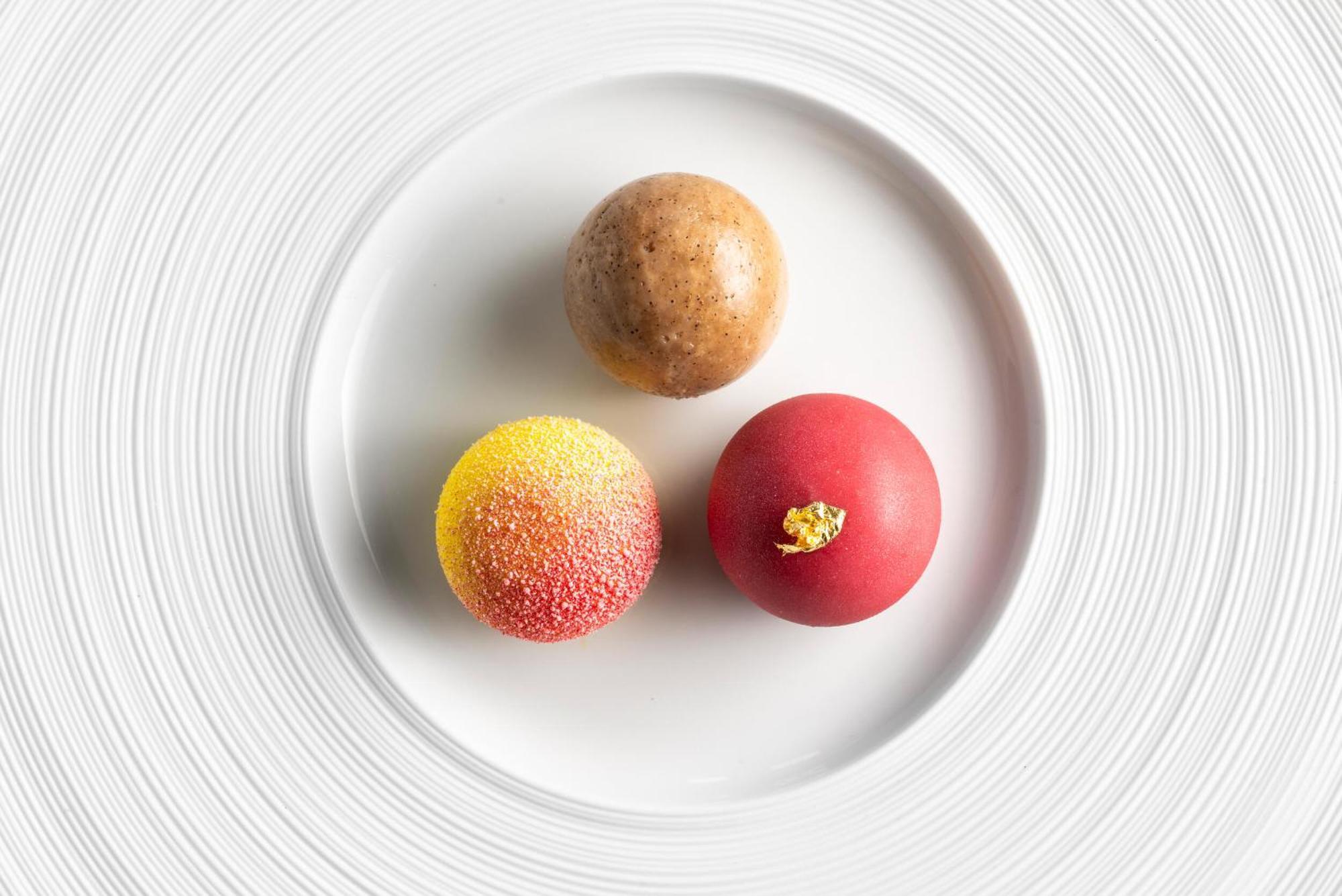 Boringdon Hall Hotel And Spa Plymouth Exterior foto A plate of marzipan balls