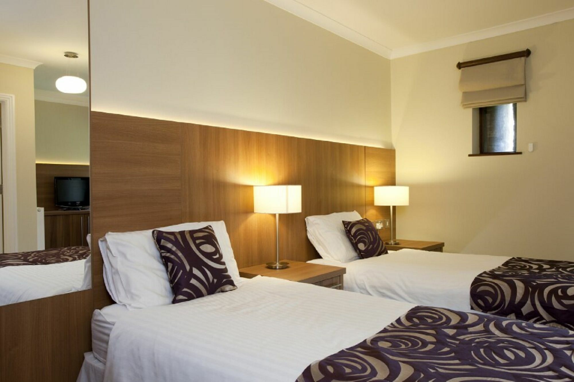 Boringdon Hall Hotel And Spa Plymouth Exterior foto A typical bedroom at the hotel